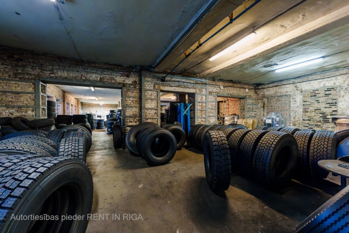 Sludinājumi. Sena 3 stāvu ražošanas un noliktavu ēka.  Kādreiz tur atradās mēbeļu fabrika \'Rīga\', šobrīd pa visu Cena: 550000 EUR Foto #5