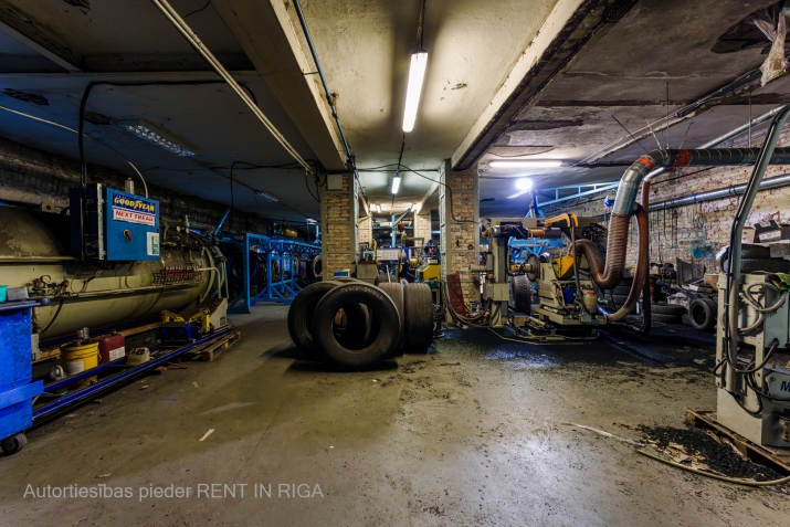 Sludinājumi. Sena 3 stāvu ražošanas un noliktavu ēka.  Kādreiz tur atradās mēbeļu fabrika \'Rīga\', šobrīd pa visu Cena: 550000 EUR Foto #6
