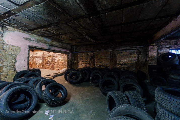 Sludinājumi. Sena 3 stāvu ražošanas un noliktavu ēka.  Kādreiz tur atradās mēbeļu fabrika \'Rīga\', šobrīd pa visu Cena: 550000 EUR Foto #7