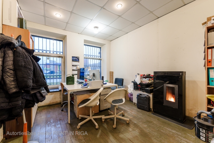 Sludinājumi. Sena 3 stāvu ražošanas un noliktavu ēka.  Kādreiz tur atradās mēbeļu fabrika \'Rīga\', šobrīd pa visu Cena: 550000 EUR Foto #8