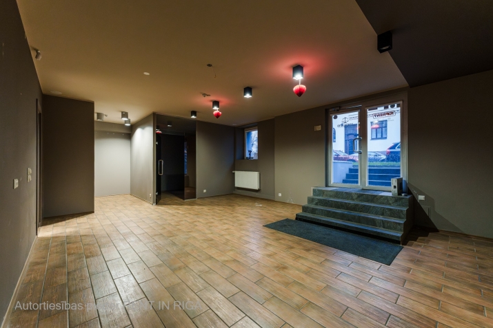 Sludinājumi. Piedāvājam uz nomu modernas komerctelpas ar kopējo platību 125 m prestižā Rīgas rajonā - Klusajā Cena: 950 EUR/mēn Foto #1