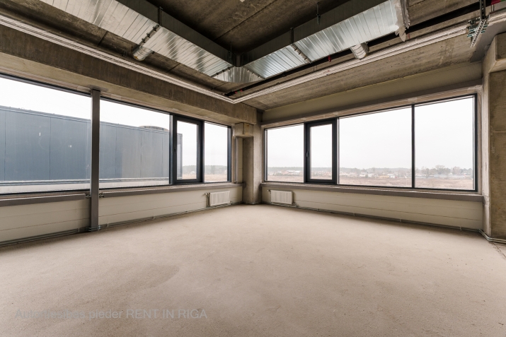 Sludinājumi. Biroja telpu noma tirdzniecības centrā Sāga  Piedāvājam nomai biroja telpas t/c Sāga 3. stāvā. Cena: 10000 EUR/mēn Foto #1