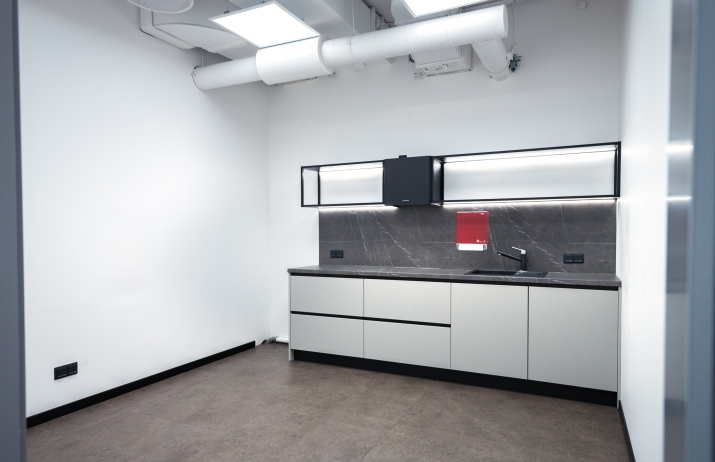 Sludinājumi. Biroju telpas A klases biroju ēkā Mežaparkā.  Telpām veikta kvalitatīva iekšējā apdare, stikla Cena: 5134 EUR/mēn Foto #9