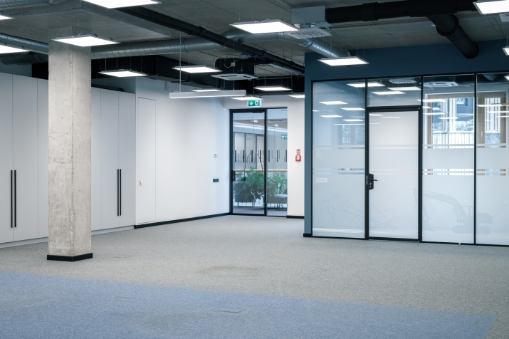 Sludinājumi. Biroju telpas A klases biroju ēkā Mežaparkā.  Telpām veikta kvalitatīva iekšējā apdare, stikla Cena: 5134 EUR/mēn Foto #3