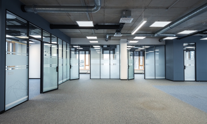 Sludinājumi. Biroju telpas A klases biroju ēkā Mežaparkā.  Telpām veikta kvalitatīva iekšējā apdare, stikla Cena: 5134 EUR/mēn Foto #5