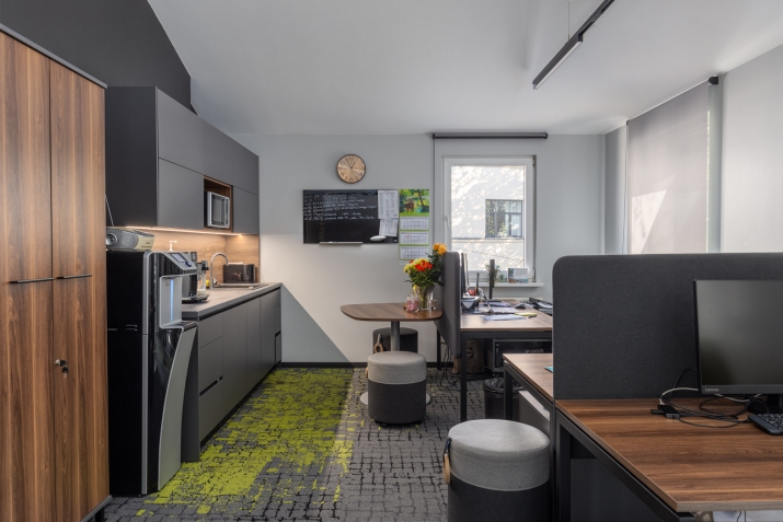 Sludinājumi. Renovēta 3 stāvu biroja māja Teikā.  Bijusī 2 stāvu dzīvojamā māja pirms 20 gadiem rekonstruēta par Cena: 680000 EUR Foto #5