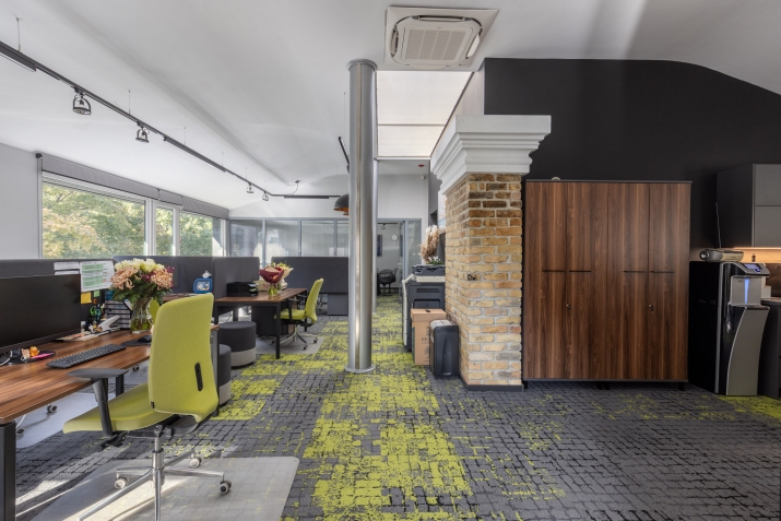 Sludinājumi. Renovēta 3 stāvu biroja māja Teikā.  Bijusī 2 stāvu dzīvojamā māja pirms 20 gadiem rekonstruēta par Cena: 680000 EUR Foto #6