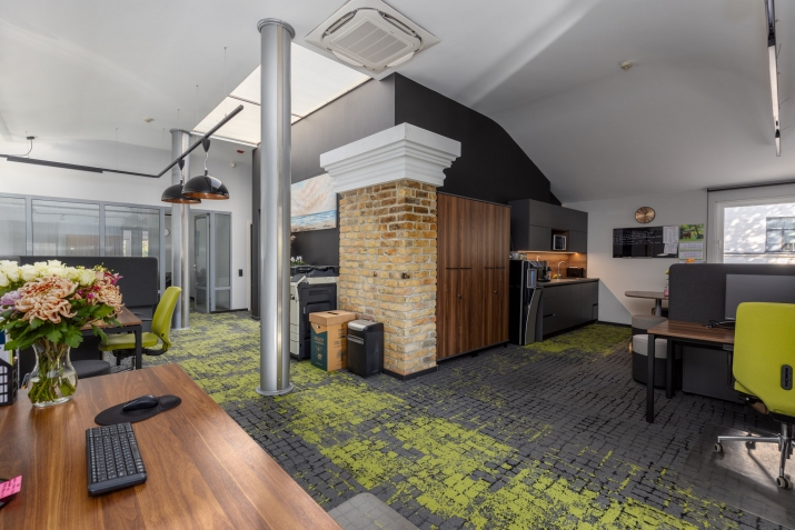 Sludinājumi. Renovēta 3 stāvu biroja māja Teikā.  Bijusī 2 stāvu dzīvojamā māja pirms 20 gadiem rekonstruēta par Cena: 680000 EUR Foto #7