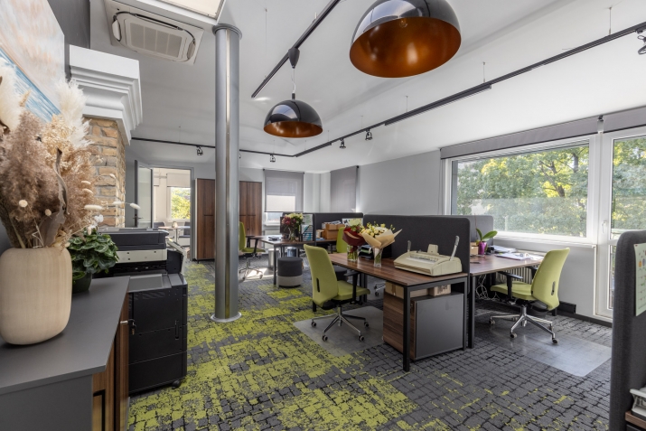 Sludinājumi. Renovēta 3 stāvu biroja māja Teikā.  Bijusī 2 stāvu dzīvojamā māja pirms 20 gadiem rekonstruēta par Cena: 680000 EUR Foto #8