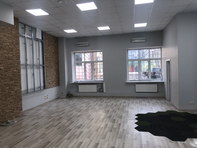 Объявление. Аренда stock office помещений в районе ВЭФ  + Торговый зал 200м + 2 офисных помещения + Кухня для Цена: 1820 EUR/мес. Foto #4