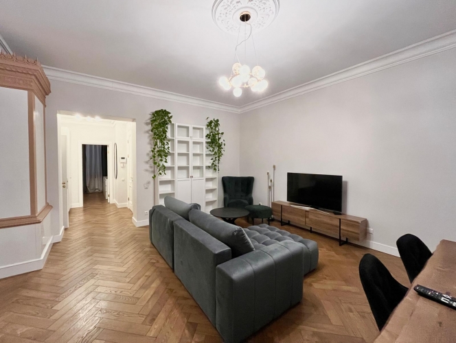 Sludinājumi. Piedāvājam mūsdienīgi klasisku 3 istabu dzīvokli pilnībā renovētā namā pašā Rīgas centrā. Dzīvoklim Cena: 250000 EUR Foto #9