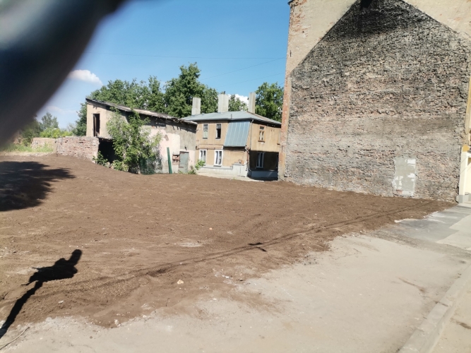 Sludinājumi. Zemes piedāvājums Rīgas centrā.  Piedāvājumā ietilpst:  Trīs stāvu noliktava ar kopējo platību 1000 Cena: 365000 EUR Foto #2