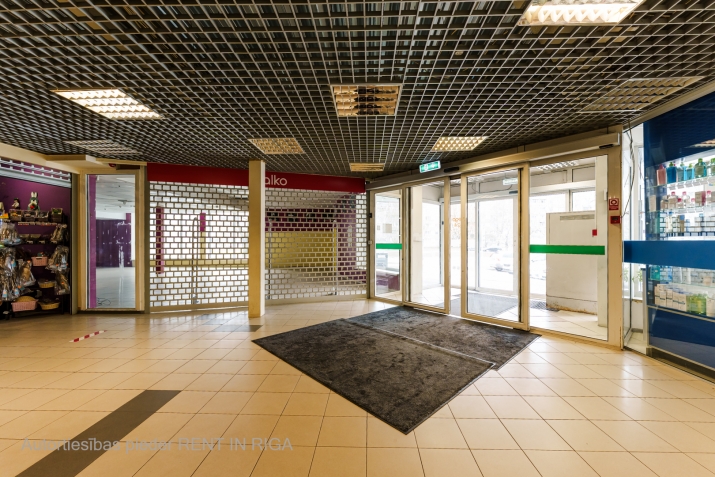 Sludinājumi. Tirdzniecības telpas t/c \'MEGO\' Purvciemā. 1. stāvs pie ieejas. Platība sastāv no vienas telpas, Cena: 2160 EUR/mēn Foto #8