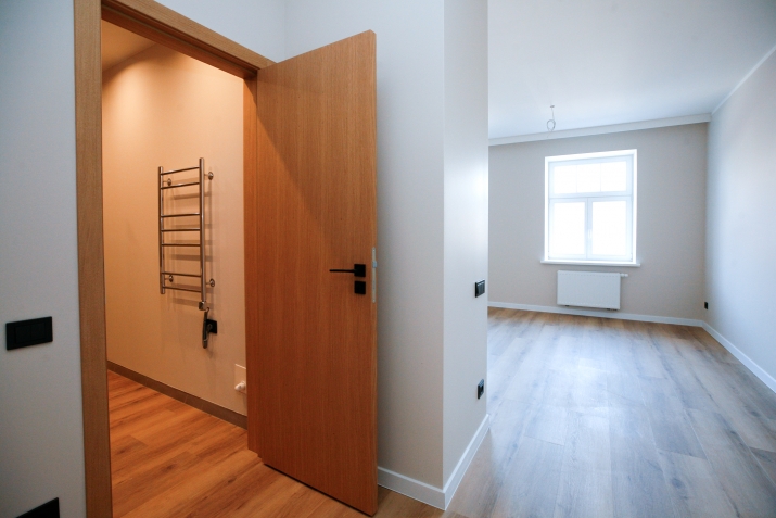 Sludinājumi. Mūsdienīgi dzīvokļi renovētā ēkā Āgenskalnā!  Piedāvājumā stilīgi un energoefektīvi 12 istabu Cena: 85800 EUR Foto #9