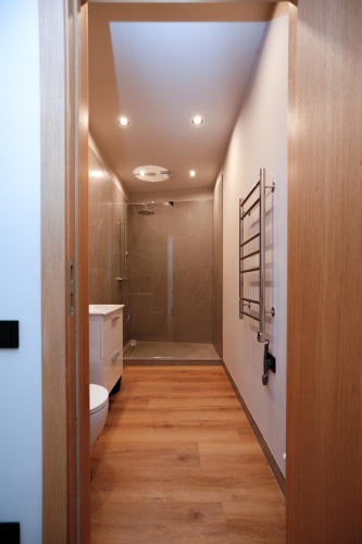 Sludinājumi. Mūsdienīgi dzīvokļi renovētā ēkā Āgenskalnā!  Piedāvājumā stilīgi un energoefektīvi 12 istabu Cena: 85800 EUR Foto #8