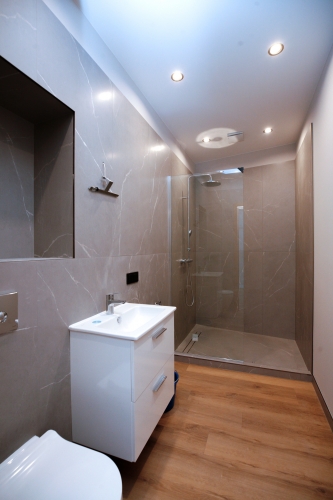 Sludinājumi. Mūsdienīgi dzīvokļi renovētā ēkā Āgenskalnā!  Piedāvājumā stilīgi un energoefektīvi 12 istabu Cena: 85800 EUR Foto #6