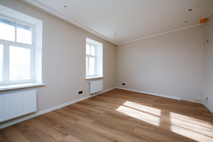 Sludinājumi. Mūsdienīgi dzīvokļi renovētā ēkā Āgenskalnā!  Piedāvājumā stilīgi un energoefektīvi 12 istabu Cena: 85800 EUR Foto #2