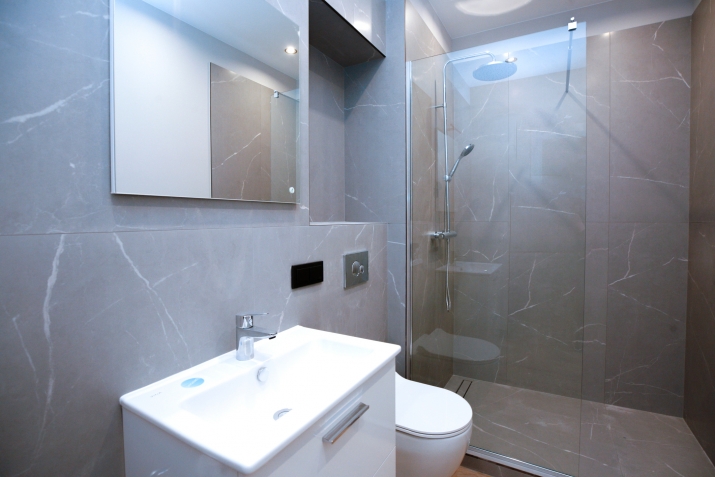 Sludinājumi. Mūsdienīgi dzīvokļi renovētā ēkā Āgenskalnā!  Piedāvājumā stilīgi un energoefektīvi 12 istabu Cena: 143400 EUR Foto #7