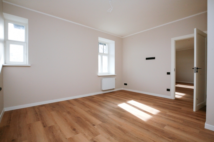 Sludinājumi. Mūsdienīgi dzīvokļi renovētā ēkā Āgenskalnā!  Piedāvājumā stilīgi un energoefektīvi 12 istabu Cena: 143400 EUR Foto #4