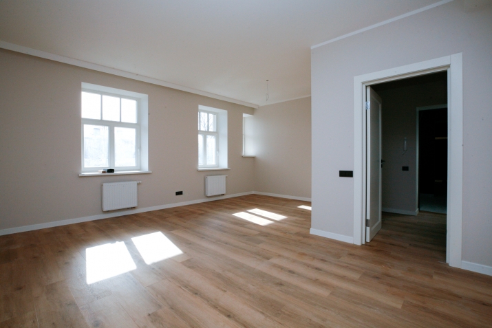 Sludinājumi. Mūsdienīgi dzīvokļi renovētā ēkā Āgenskalnā!  Piedāvājumā stilīgi un energoefektīvi 12 istabu Cena: 125160 EUR Foto #5