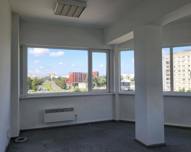 Sludinājumi. Birojs Purvciemā.  Birojs izvietots ēkas 3. stāvā (ēka aprīkota ar liftu).  Plašas telpas ar diviem Cena: 200 EUR/mēn Foto #1