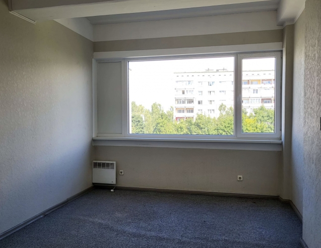 Sludinājumi. Birojs Purvciemā.  Birojs izvietots ēkas 3. stāvā (ēka aprīkota ar liftu).  Plašas telpas ar diviem Cena: 200 EUR/mēn Foto #2