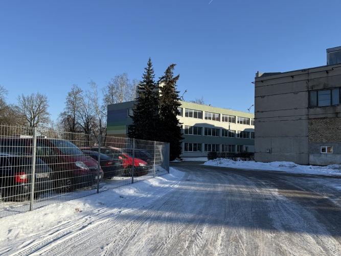 Объявление. Aнгар под склад или производство в Елгаве. Полированные бетонные полы, большие подъемные ворота с Цена: 4800 EUR/мес. Foto #9