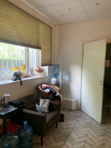 Sludinājumi. Pārdod komerctelpas Pļavniekos  - 300 m2 platībā ar stabiliem nomniekiem.   Telpas atrodas 16 stāvu Cena: 157000 EUR Foto #3