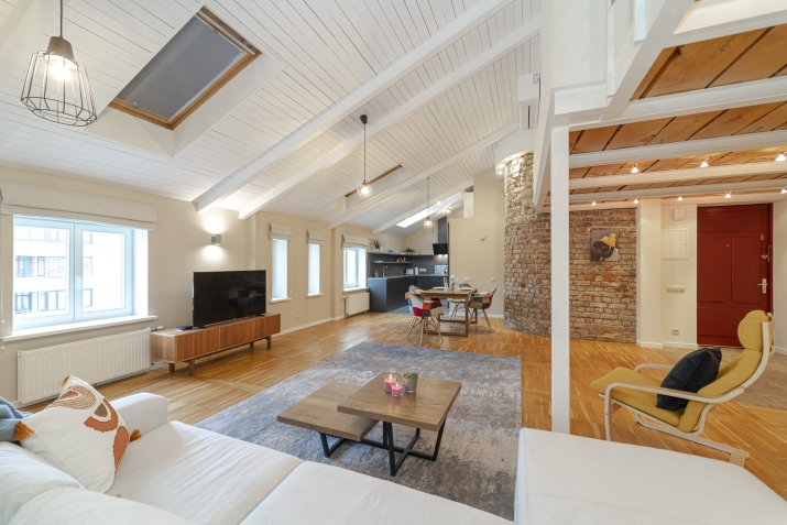 Объявление. Просторная двухуровневая квартира в тихом центре Риги  Квартира расположена на 6-м этаже здания Цена: 2000 EUR/мес. Foto #3