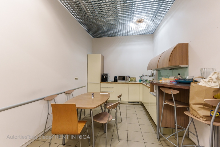 Объявление. Аренда офиса в центре Риги  Stabu iela 34  Расположение: Фасадное здание между ул. Тербатас и К. Цена: 1000 EUR/мес. Foto #6