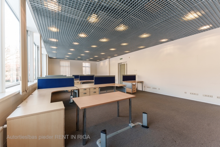 Объявление. Аренда офиса в центре Риги  Stabu iela 34  Расположение: Фасадное здание между ул. Тербатас и К. Цена: 1000 EUR/мес. Foto #3