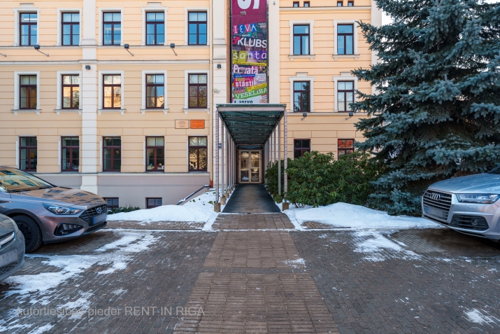 Sludinājumi. Iznomā biroju Rīgas centrā  Stabu ielā 34  Atrašanās vieta: Birojs fasādes ēkā starp Tērbatas un K. Cena: 700 EUR/mēn Foto #8