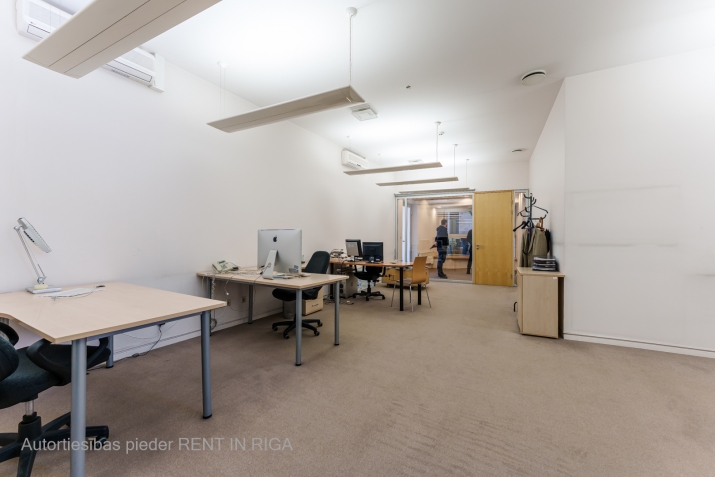 Sludinājumi. Iznomā biroju Rīgas centrā  Stabu ielā 34  Atrašanās vieta: Birojs fasādes ēkā starp Tērbatas un K. Cena: 1615 EUR/mēn Foto #7