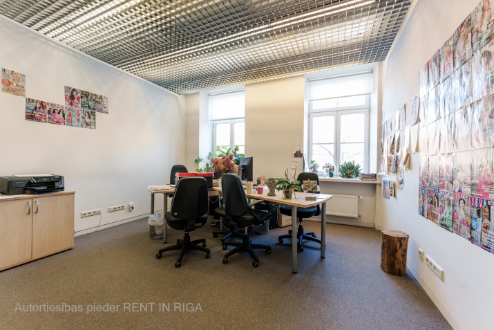 Sludinājumi. Iznomā biroju Rīgas centrā  Stabu ielā 34  Atrašanās vieta: Birojs atrodas fasādes ēkā starp Cena: 2300 EUR/mēn Foto #8