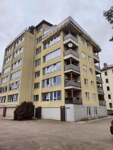 Объявление. Светлая, солнечная квартира-студия с балконом.  Квартира имеет большие, просторные окна и Цена: 89900 EUR Foto #1