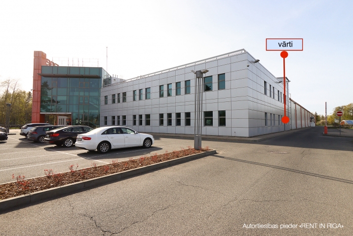 Sludinājumi. Kvalitatīvas stock office tipa telpas K. Ulmaņa gatves malā.  Telpās fasādes pusē veikals/birojs. Cena: 4368 EUR/mēn Foto #2