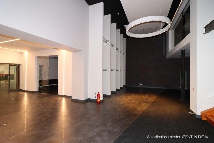 Sludinājumi. Kvalitatīvas stock office tipa telpas K. Ulmaņa gatves malā.  Telpās fasādes pusē veikals/birojs. Cena: 4368 EUR/mēn Foto #5