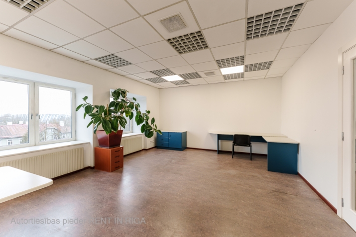 Sludinājumi. Biroja telpas Mūkusalas ielā 51, ar jauku skatu uz Daugavas upi un Zaķusalu.  Birojam koplietošanas Cena: 556 EUR/mēn Foto #4