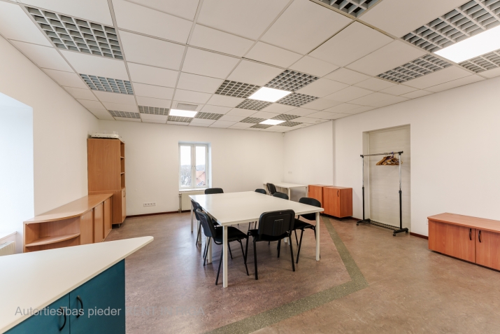 Объявление. Mēbelētas biroja telpas Mūkusalas ielā 51, ar jauku skatu uz Daugavas upi un Zaķusalu.  Birojam Цена: 238 EUR/мес. Foto #1