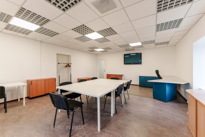 Объявление. Mēbelētas biroja telpas Mūkusalas ielā 51, ar jauku skatu uz Daugavas upi un Zaķusalu.  Birojam Цена: 238 EUR/мес. Foto #3