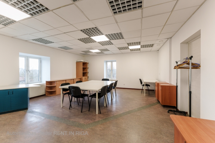 Объявление. Mēbelētas biroja telpas Mūkusalas ielā 51, ar jauku skatu uz Daugavas upi un Zaķusalu.  Birojam Цена: 238 EUR/мес. Foto #4