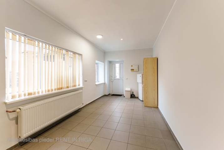 Объявление. Mēbelētas biroja telpas Mūkusalas ielā 51, ar jauku skatu uz Daugavas upi un Zaķusalu.  Birojam Цена: 98 EUR/мес. Foto #2