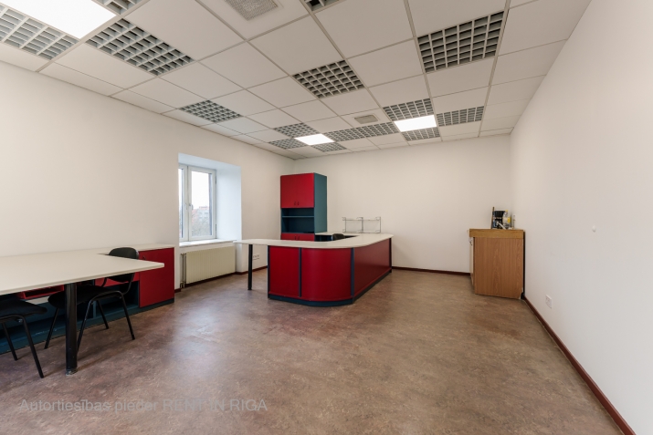 Объявление. Mēbelētas biroja telpas Mūkusalas ielā 51, ar jauku skatu uz Daugavas upi un Zaķusalu.  Birojam Цена: 308 EUR/мес. Foto #1