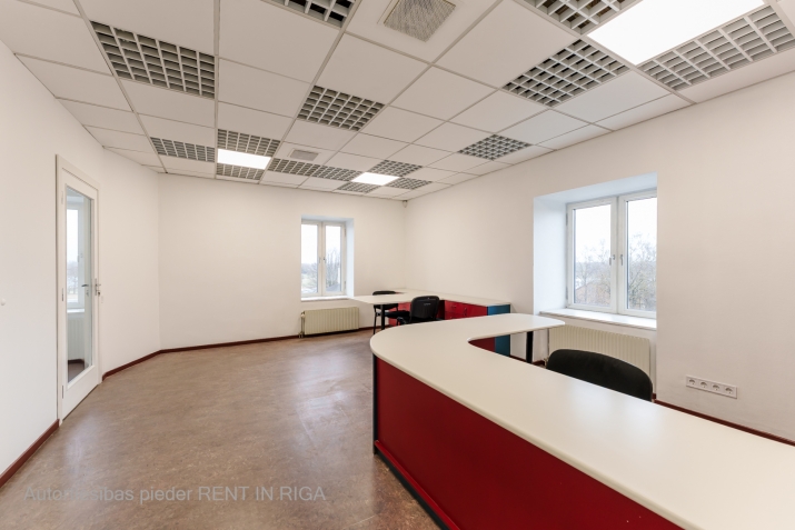 Объявление. Mēbelētas biroja telpas Mūkusalas ielā 51, ar jauku skatu uz Daugavas upi un Zaķusalu.  Birojam Цена: 308 EUR/мес. Foto #5