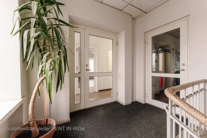 Объявление. Mēbelētas biroja telpas Mūkusalas ielā 51, ar jauku skatu uz Daugavas upi un Zaķusalu.  Birojam Цена: 308 EUR/мес. Foto #7