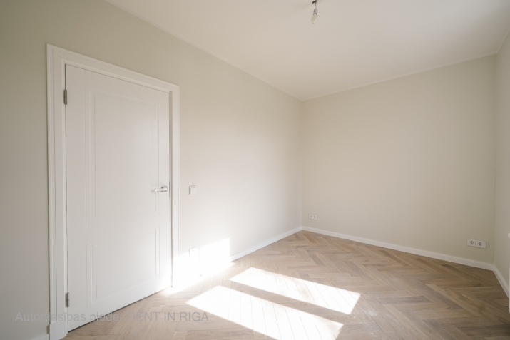 Sludinājumi. Divu istabu dzīvoklis šarmantajā Āgenskalnā!   Rīgas koka arhitektūras pērle  dzīvojamā ēka Cena: 100200 EUR Foto #5