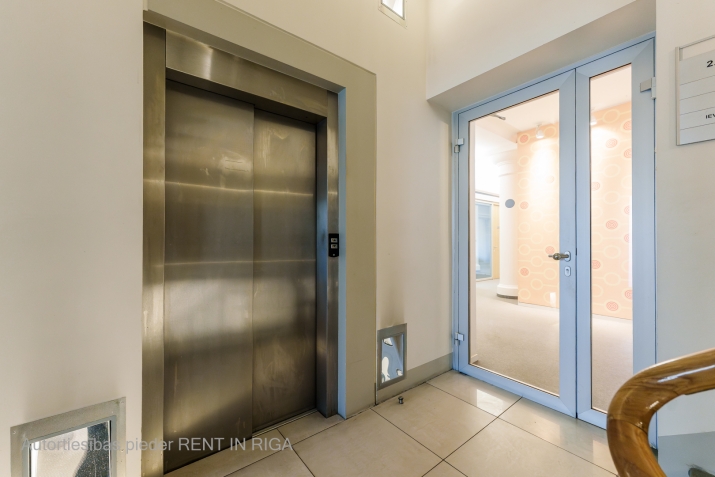 Sludinājumi. Iznomā biroju Rīgas centrā  Stabu ielā 34  Atrašanās vieta: Birojs atrodas fasādes ēkā starp Cena: 3800 EUR/mēn Foto #2
