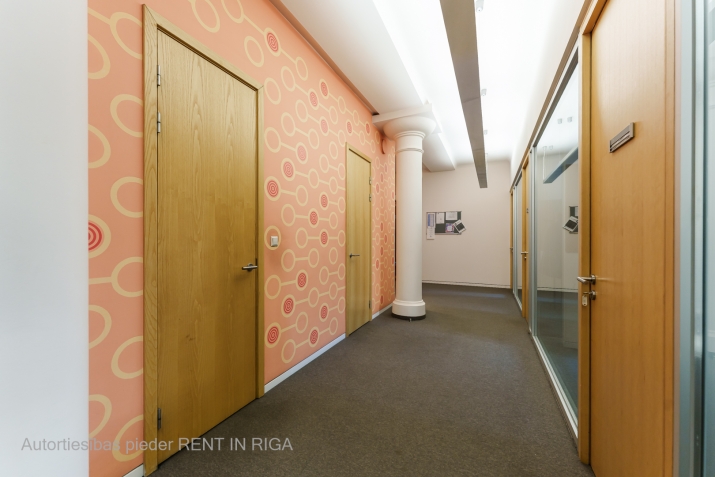 Sludinājumi. Iznomā biroju Rīgas centrā  Stabu ielā 34  Atrašanās vieta: Birojs atrodas fasādes ēkā starp Cena: 3800 EUR/mēn Foto #6