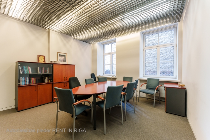 Sludinājumi. Iznomā biroju Rīgas centrā  Stabu ielā 34  Atrašanās vieta: Birojs atrodas fasādes ēkā starp Cena: 3800 EUR/mēn Foto #7