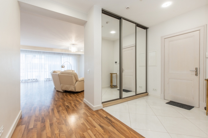 Sludinājumi. Pārdod plašu un mūsdienīgu 3 istabu dzīvokli ekskluzīvajā projektā \'Šokolāde\' Rīgas centrā!  Cena: 295000 EUR Foto #4